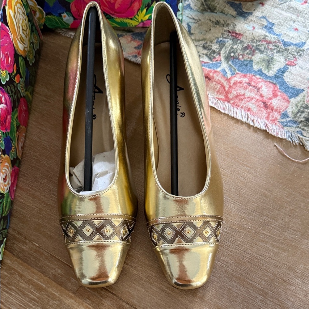 Annie Gold Heels with Geometric Design